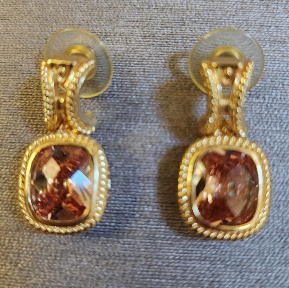 DRESSY ELEGANT EARRINGS -  DETAILED GOLD METAL DESIGN AND FACETED FAUX TAN TOPAZ